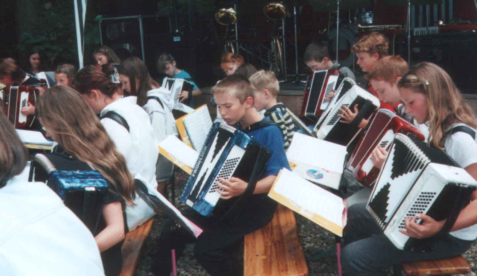 kindertagkonzert.jpg (81808 Byte)